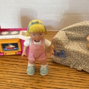 2005 Fisher-Price Loving Family Kitchen, Couch, Baby & Little Sister